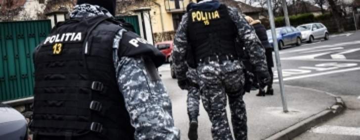 Percheziții în Prahova la suspecți de furt de produse de lux, din Aeroportul Henri Coandă
