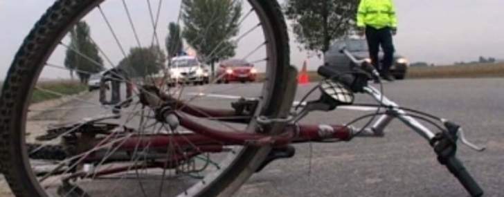 Bicicliștii, tot mai implicați în evenimente rutiere grave! Un copil de 14 ani a ajuns la spital după un accident la Rîfov