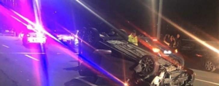 Trafic blocat pe DN1, la ieșirea din Comarnic spre Sinaia, după ce un automobil s-a răsturnat