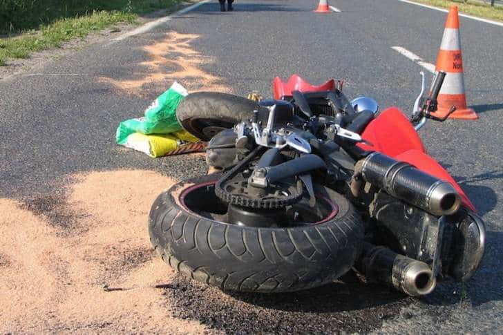 Un motociclist s-a rănit grav, la Valea Doftanei, după ce a derapat