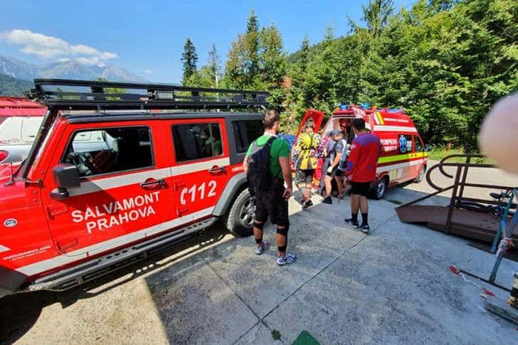 Un ciclist și-a rupt un picior pe un traseu de mountain bike din Azuga