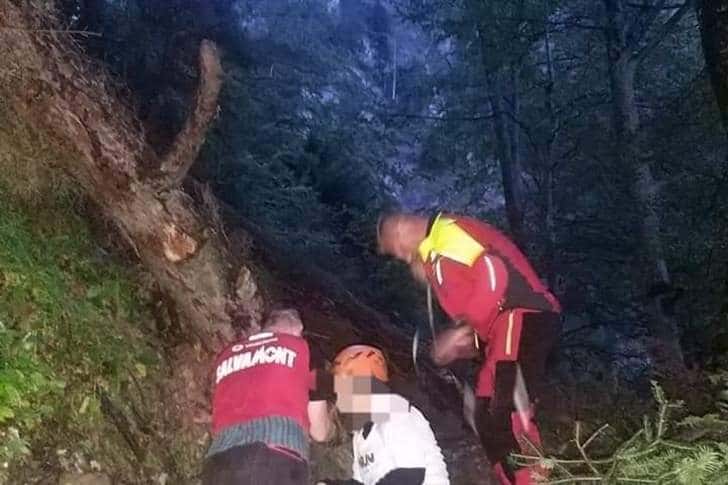 O ploieșteancă de 30 de ani, coborâtă de salvamontiști de pe Jepii Mici