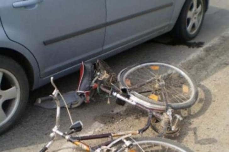 Un biciclist de 62 de ani a murit într-un accident stupid, produs pe un drum comunal din Prahova