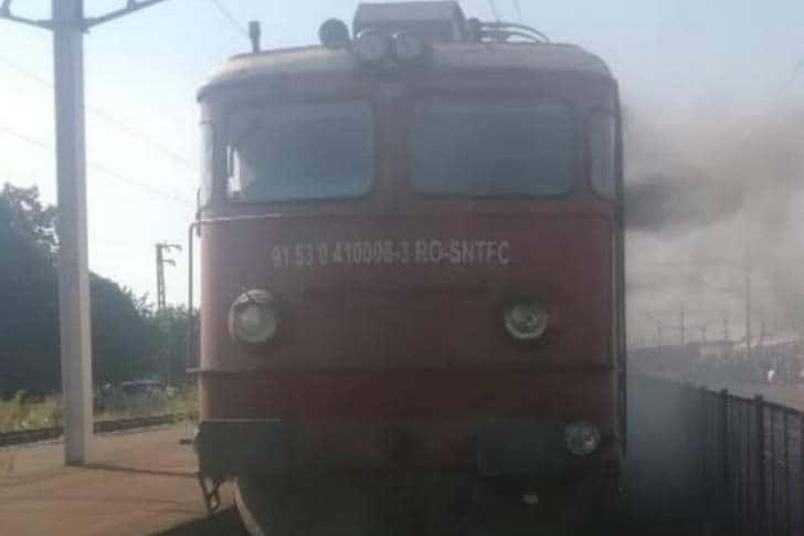 Locomotiva unui tren de călători, care a luat foc în gara Buda-Prahova, nu mai avea drept de circulație de șapte ani!