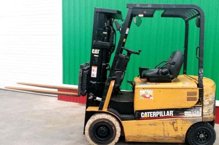 Pieton lovit de un stivuitor electric, pe o stradă din Ploiești!