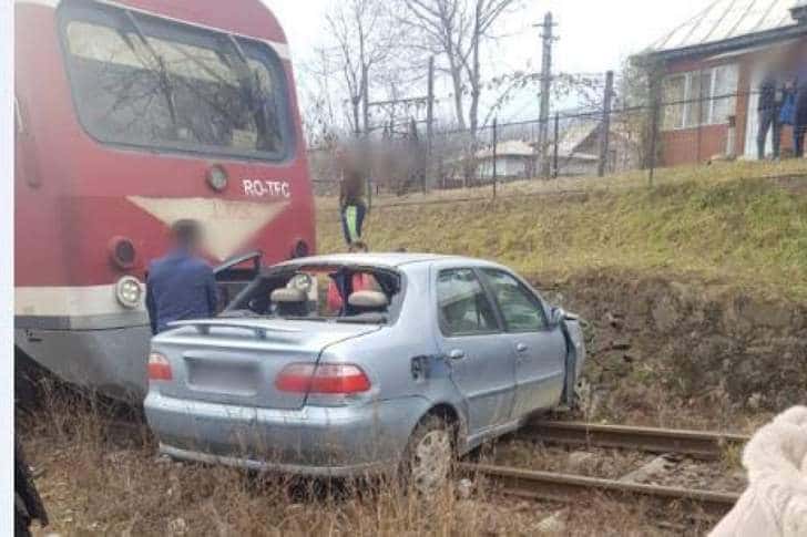 UPDATE Cum s-a produs accidentul din cartierul Bereasca? Circulația feroviară este întreruptă în continuare!