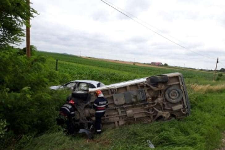 Două persoane trecute de 70 de ani au ajuns la spital după ce s-au răsturnat cu mașina pe DN1B