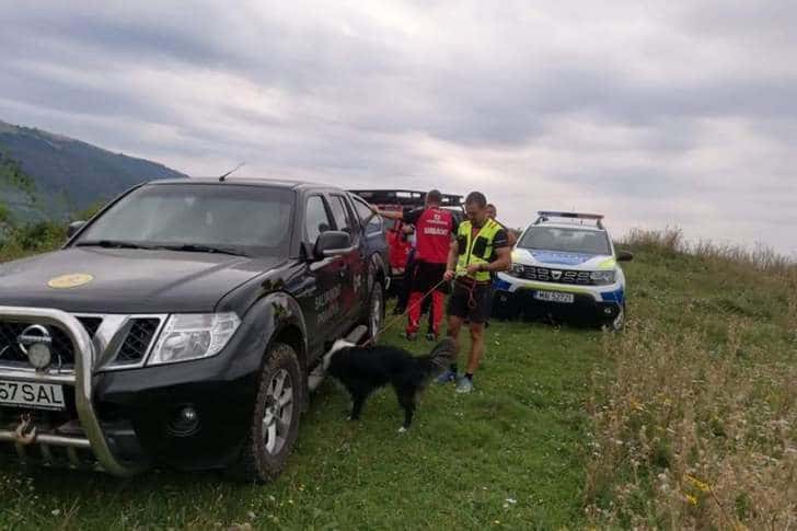Carp, cățelul instruit special al Salvamont Prahova, a participat la căutarea unui bărbat dispărut din Valea Doftanei 