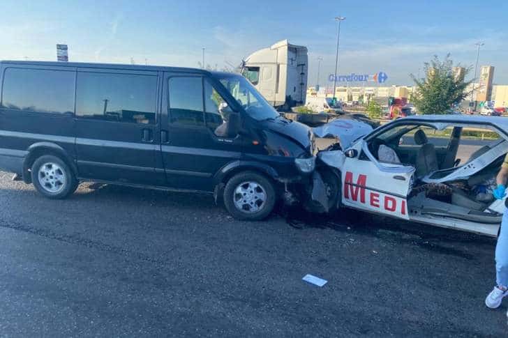 Șase persoane, dintre care cinci pacienți dializați, au ajuns la spital după accidentul de la Blejoi