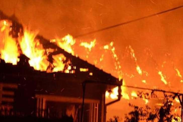 Incendiu la o casă din centrul Ploieștiului