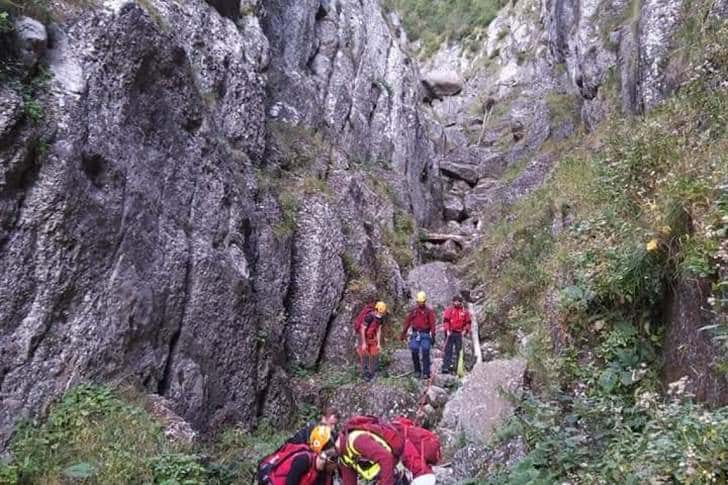 Elicopterul nu a putut interveni pentru tânărul căzut în Valea Seacă a Caraimanului - UPDATE
