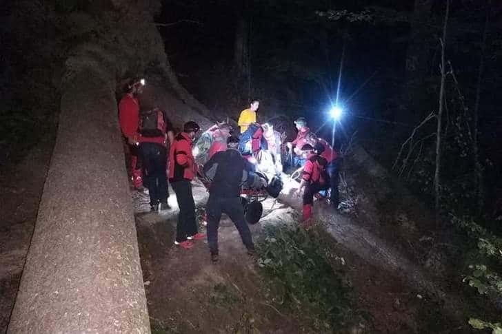 Noapte albă pentru salvamontiștii prahoveni! Au plecat să salveze doi turiști căzuți în prăpastie