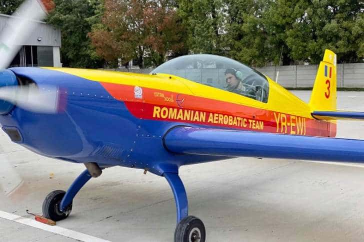 Ploieșteanul Valentin Caval este noul membru al Lotului Național de Acrobație Aeriană