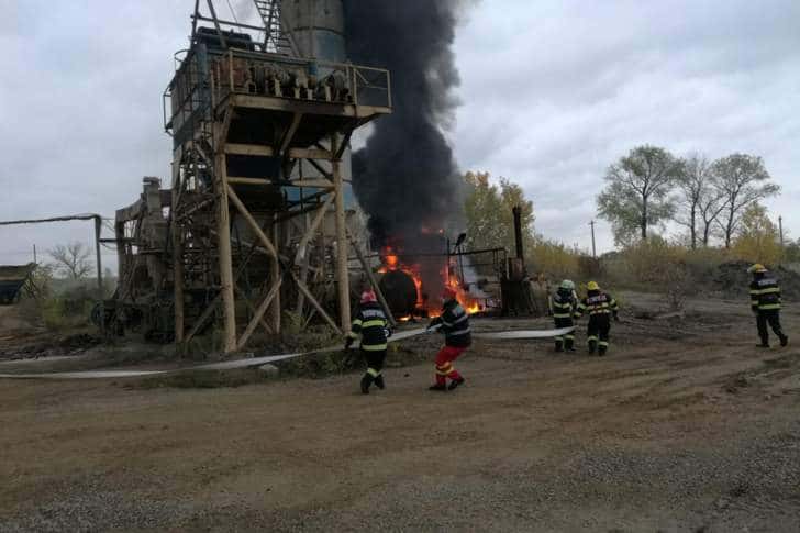 Incendiu la un depozit de bitum din Bucov