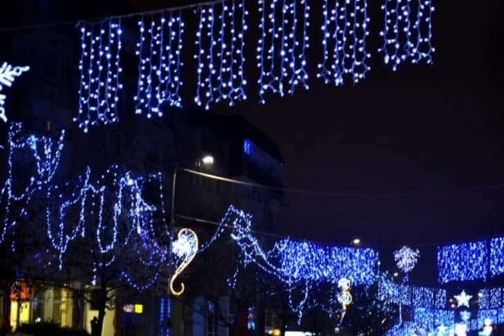 Primăria Câmpina închiriază instalațiile de iluminat festiv tocmai din... Hunedoara!