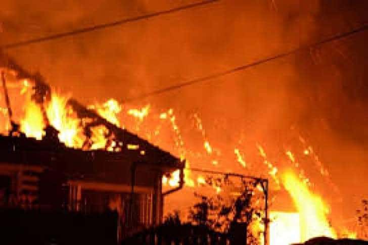 Un bărbat de 73 de ani a suferit arsuri într-un incendiu, la Cocorăștii Colț