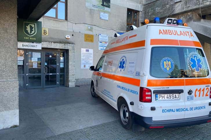 Ambulanță solicitată la Consiliul Județean. Unei angajate i s-a făcut rău, de teama pierderii locului de muncă