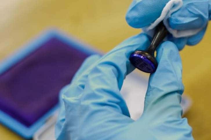 Românii care vor fi la rând la secţii, la ora 21.00, vor putea vota până la miezul nopţii!