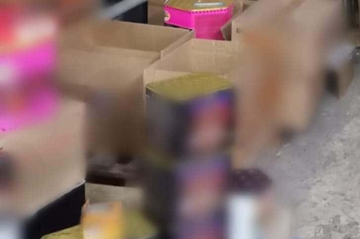 2,5 tone de articole pirotehnice, confiscate de la un patron din Ploiești