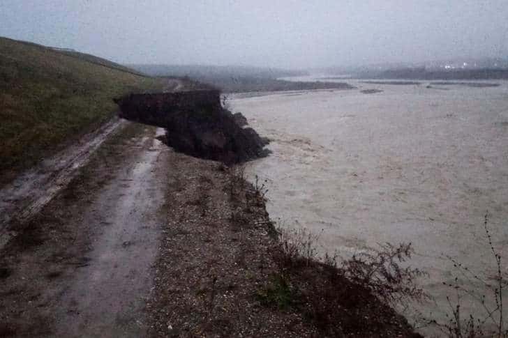 Cod portocaliu de inundații pe râurile Prahova,Teleajen și Cricovul Sărat