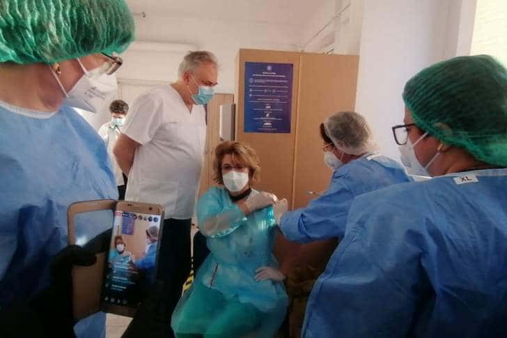 Asistenta șefă de la UPU Ploiești, primul cadru medical vaccinat în Prahova