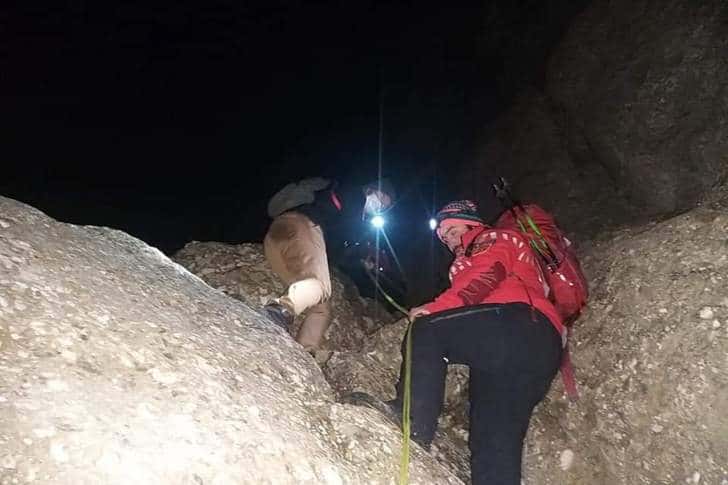 Intervenție extrem de dificilă a salvamontiștilor prahoveni, pentru recuperarea unei persoane căzute în prăpastie