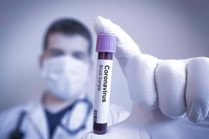 Un român a venit din Marea Britanie infectat cu noua tulpină extrem de contagioasă a Covid-19