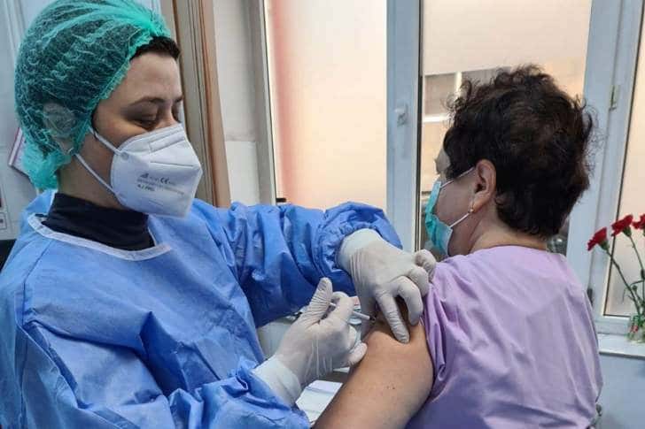 Primul lot de vaccinuri anti-Covid pentru județul Prahova a fost epuizat, stocul fiind reînnoit astăzi