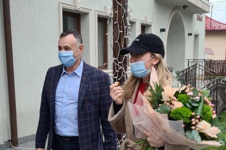 Simona Halep a fost astăzi la Valea Doftanei, unde a primit un trofeu sub formă de rachetă de tenis