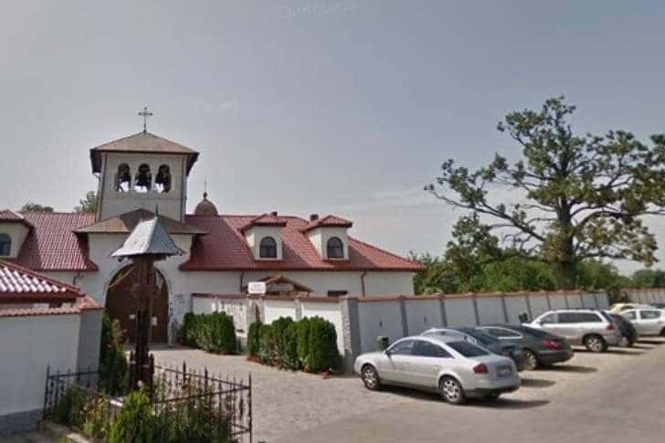 De Bobotează, două mașini s-au ciocnit frontal chiar lângă mănăstirea Ghighiu