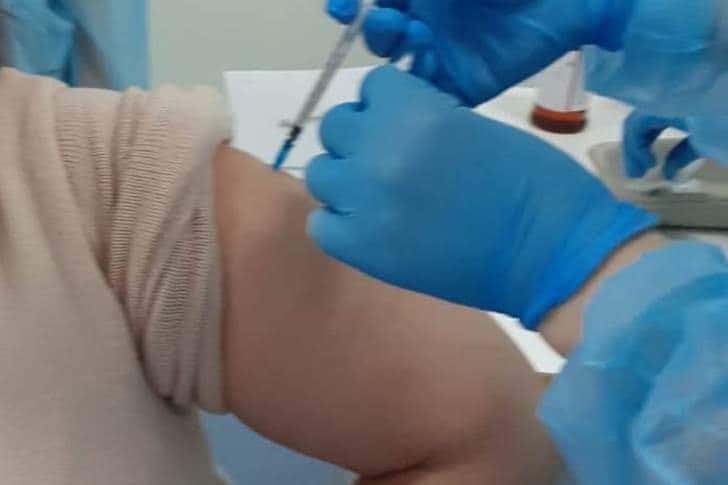 Caz grav de reacții adverse în urma vaccinării anti-Covid, la un cadru medical din Prahova!