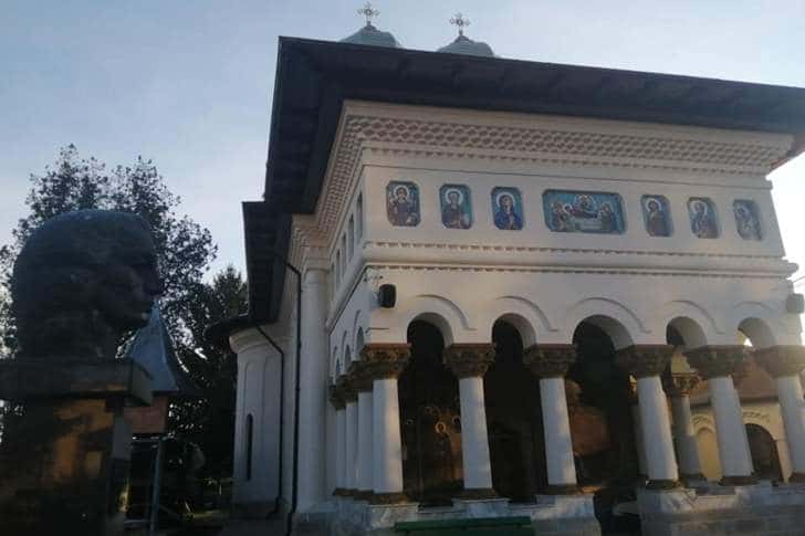 Rugăciunea lui Eminescu la icoana făcătoare de minuni de la Biserica "Maica Precista" din Ploiești