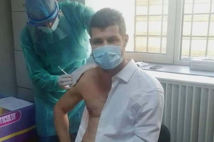 Prefectul de Prahova și o parte dintre funcționarii Prefecturii s-au vaccinat anti-Covid 19