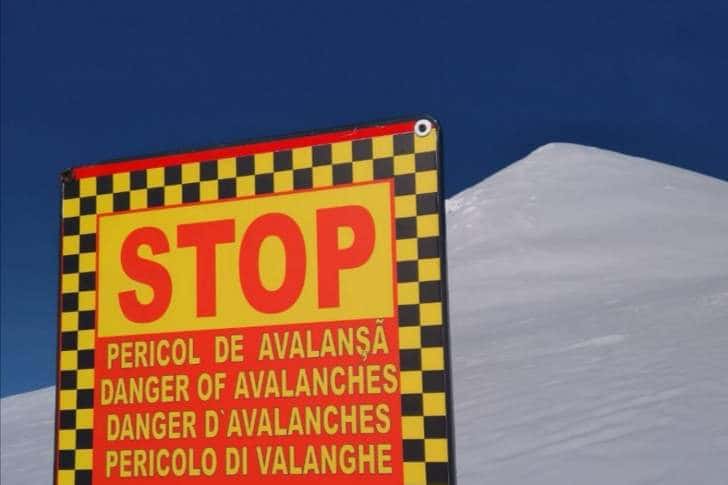 UPDATE Avalanșă în Bucegi. Două persoane au fost prinse sub zăpadă!