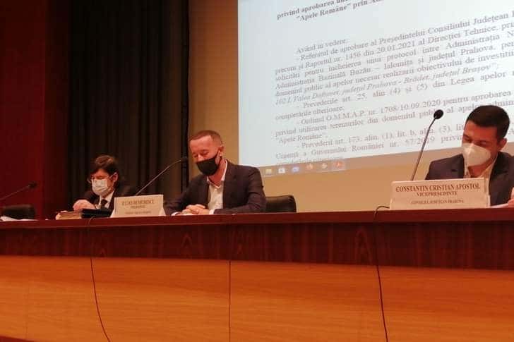A doua organigramă, în doar două luni, la Consiliul Județean. Șeful Iulian Dumitrescu refuză să dea lămuriri despre transferurile de iarnă de la CJ (video)