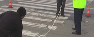 O femeie a ajuns la spital, după ce a fost lovită de un autoturism, pe o stradă din Ploiești