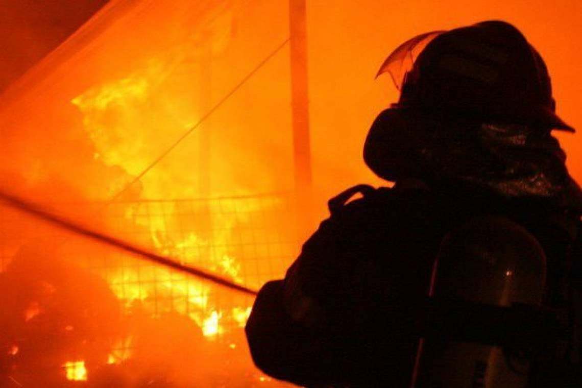 Incendiu la o casă din Sinaia. Pompierii intervin cu două echipaje de stingere