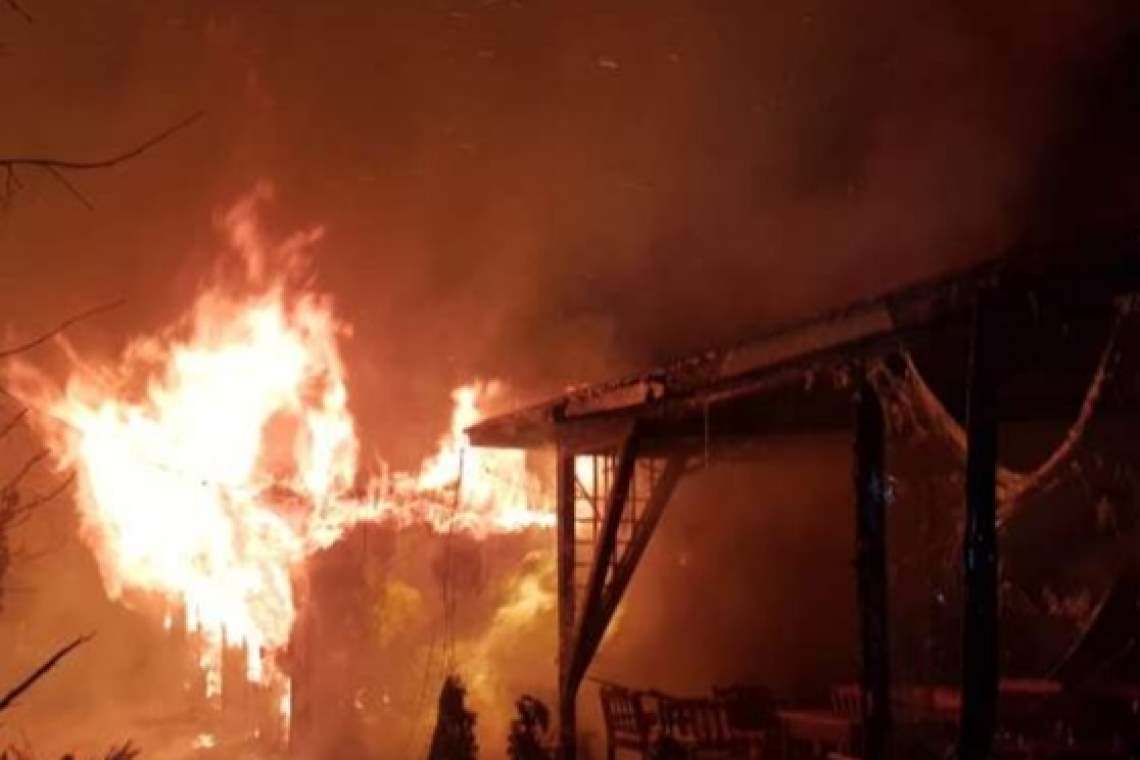 Explozie pe terasa unui hotel din Păuleşti, în noaptea de duminică spre luni