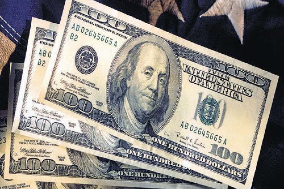 Doi polițiști de la Rutieră au refuzat o mită de 500 de dolari