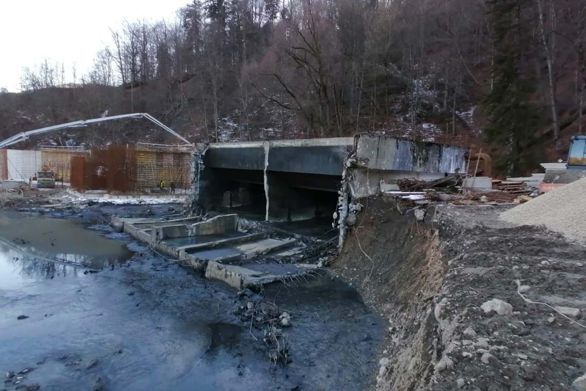 Poluare majoră pe râul Prahova, din cauza prăbușirii unui zid al stației de epurare de la Sinaia. UPDATE - Varianta Hidro Prahova