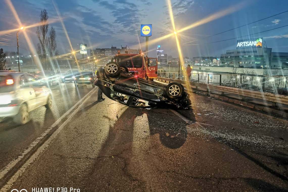 Trei mașini, implicate într-un accident grav, în zona Artsani din Ploiești