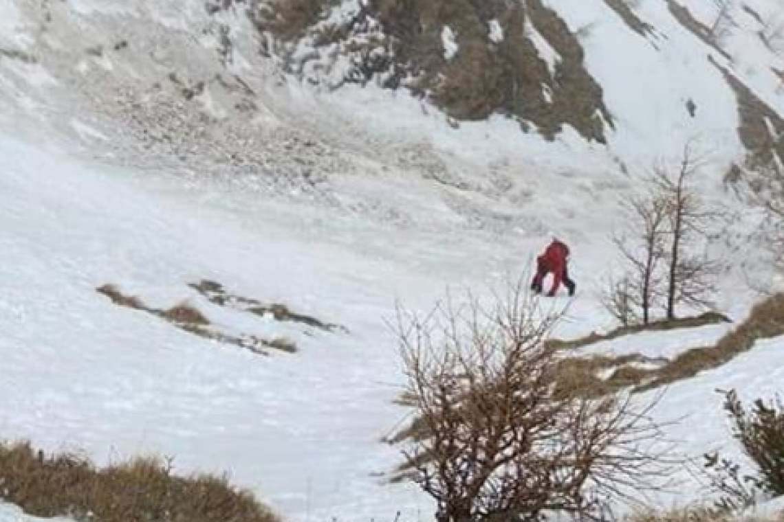 Turistul pentru care salvamontiștii și-au riscat viața era încălțat cu adidași, pe un traseu înghețat