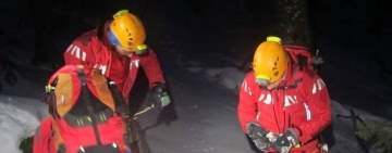Acțiune extremă a salvamontiștilor din Bușteni, pentru recuperarea unui bărbat. Riscul de producere a avalanșelor este foarte ridicat