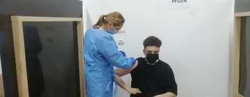 Cel mai tânăr român imunizat contra Covid-19 în a doua etapă s-a vaccinat la Ploiești