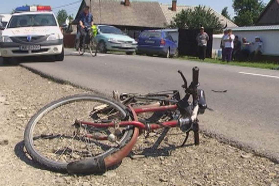 Un biciclist de 80 de ani a ajuns la spital după un accident rutier produs la Drăgănești