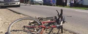 Un biciclist de 80 de ani a ajuns la spital după un accident rutier produs la Drăgănești