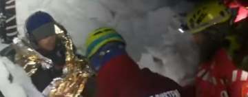 Schiorul care și-a rupt piciorul pe o vale nemarcată, coborât de salvamontiști