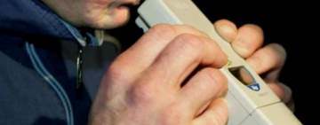 Un prahovean a fost prins la volan, băut și fără permis de conducere