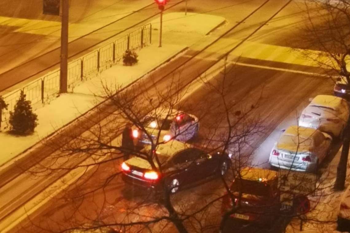 Zăpada de martie produce pagube și pe străzile din Ploiești