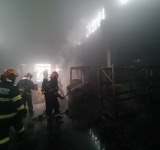 Incendiul de la Florești a izbucnit din cauza unui scurtcircuit la un motostivuitor. Noi imagini de la intervenția pompierilor